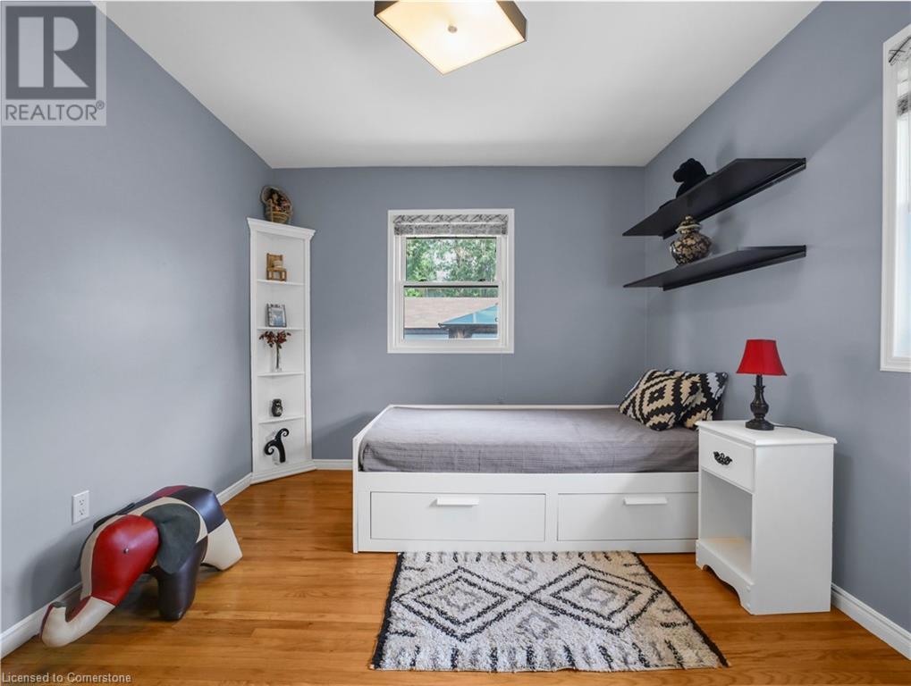 Photo 13 of 43 Rowanwood Avenue, Brantford ON