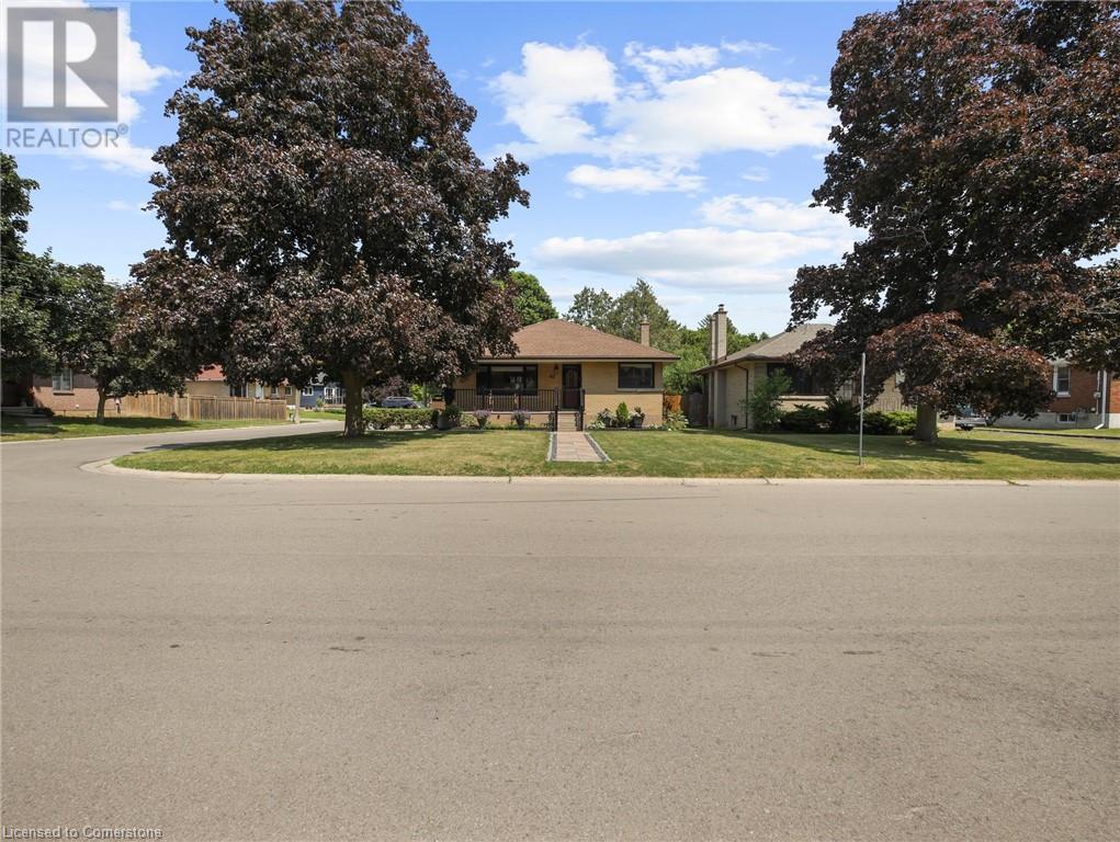 Photo 31 of 43 Rowanwood Avenue, Brantford ON
