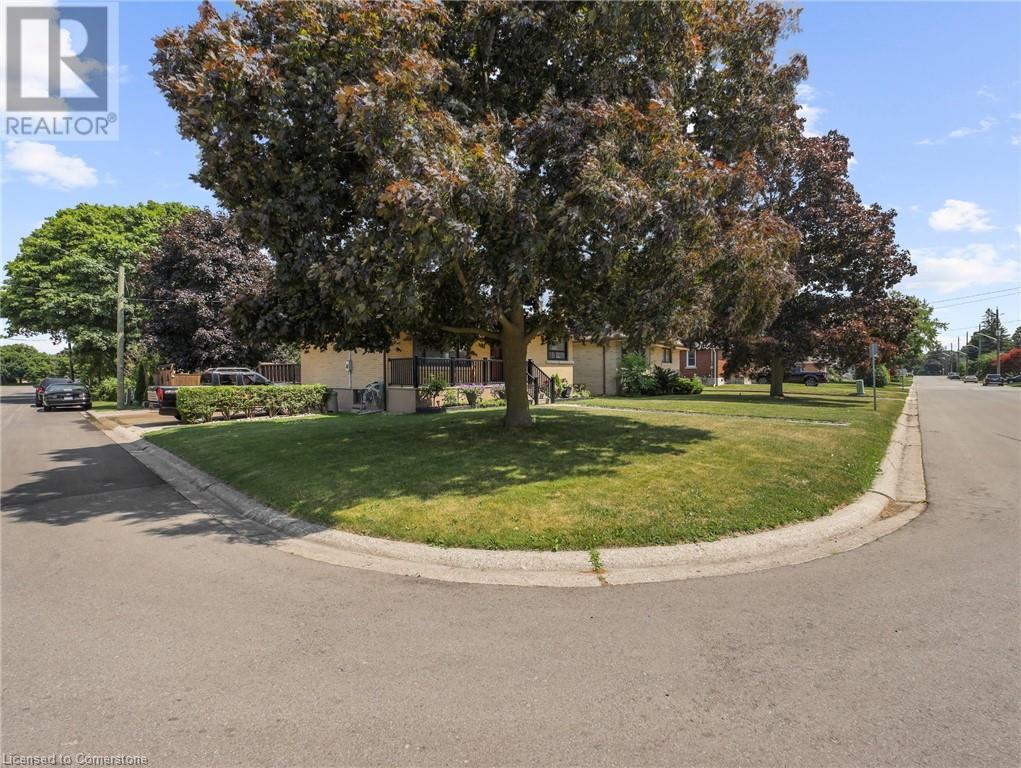 Photo 11 of 43 Rowanwood Avenue, Brantford ON