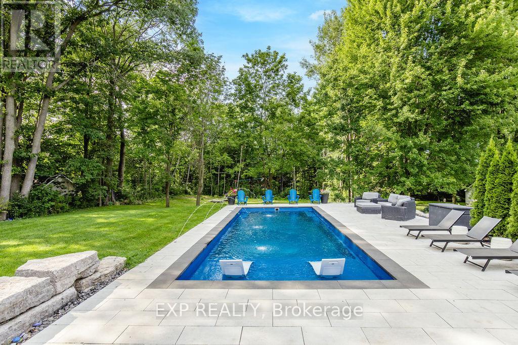 Photo 31 of 37 Paddy Dunns Circle, Springwater ON