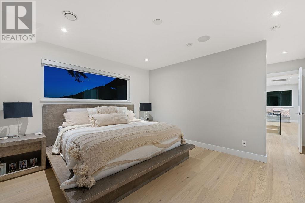 Photo 3 of 105 Monte Vista Court, North Vancouver BC