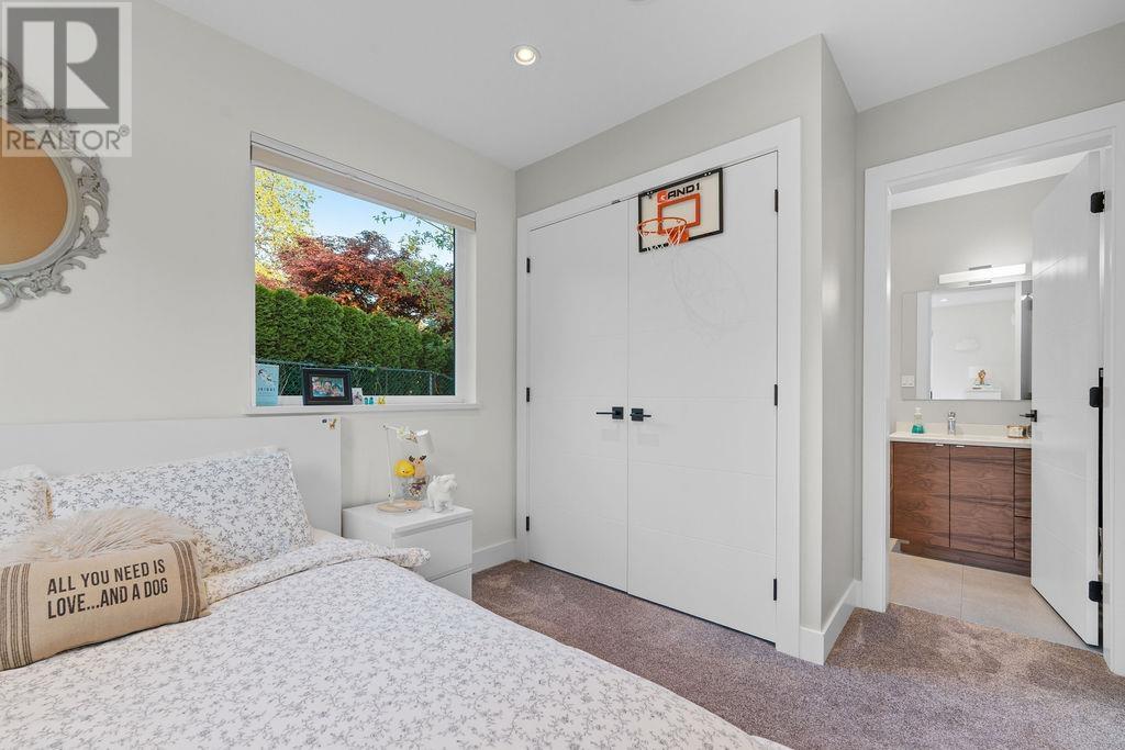 Photo 40 of 105 Monte Vista Court, North Vancouver BC