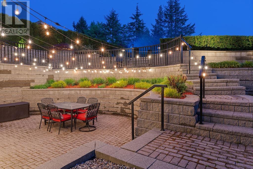 Photo 7 of 105 Monte Vista Court, North Vancouver BC