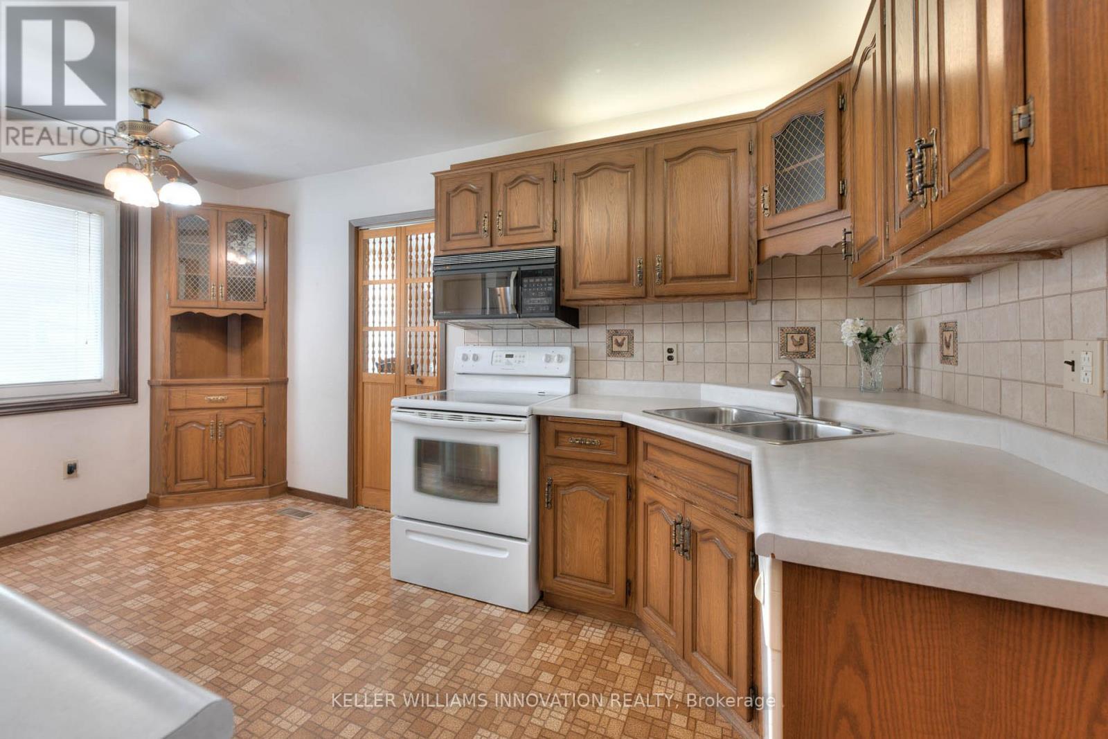 Photo 13 of 147 Clark Avenue, Kitchener ON