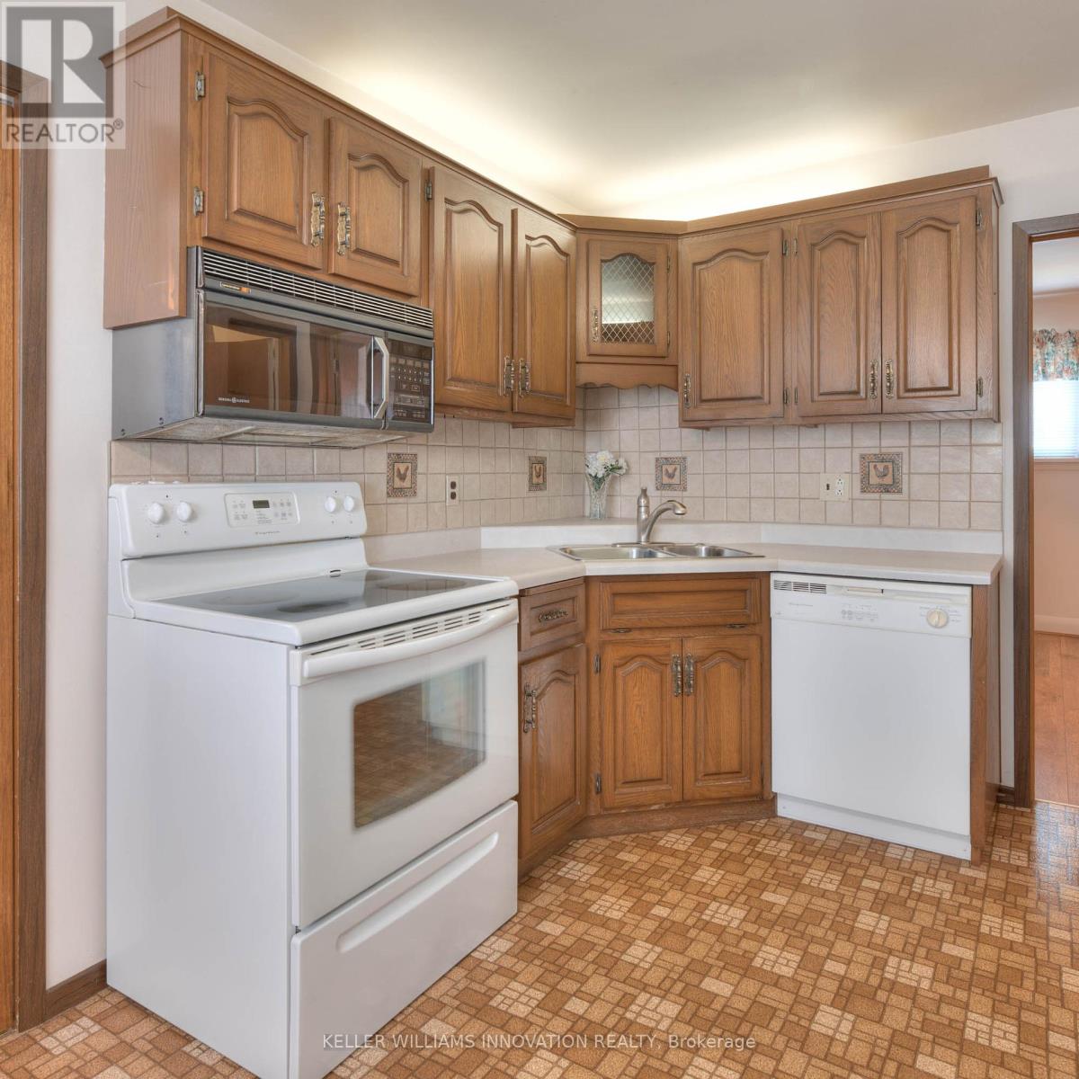 Photo 16 of 147 Clark Avenue, Kitchener ON