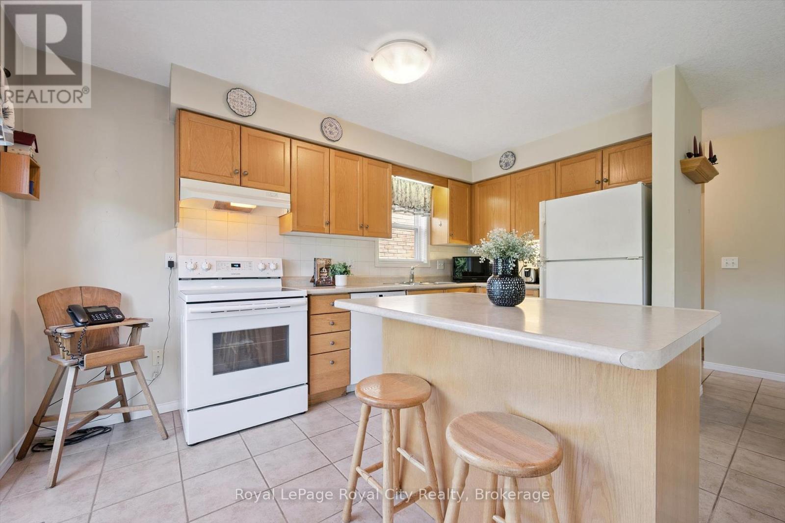 Photo 18 of 347 Starwood Drive, Guelph ON