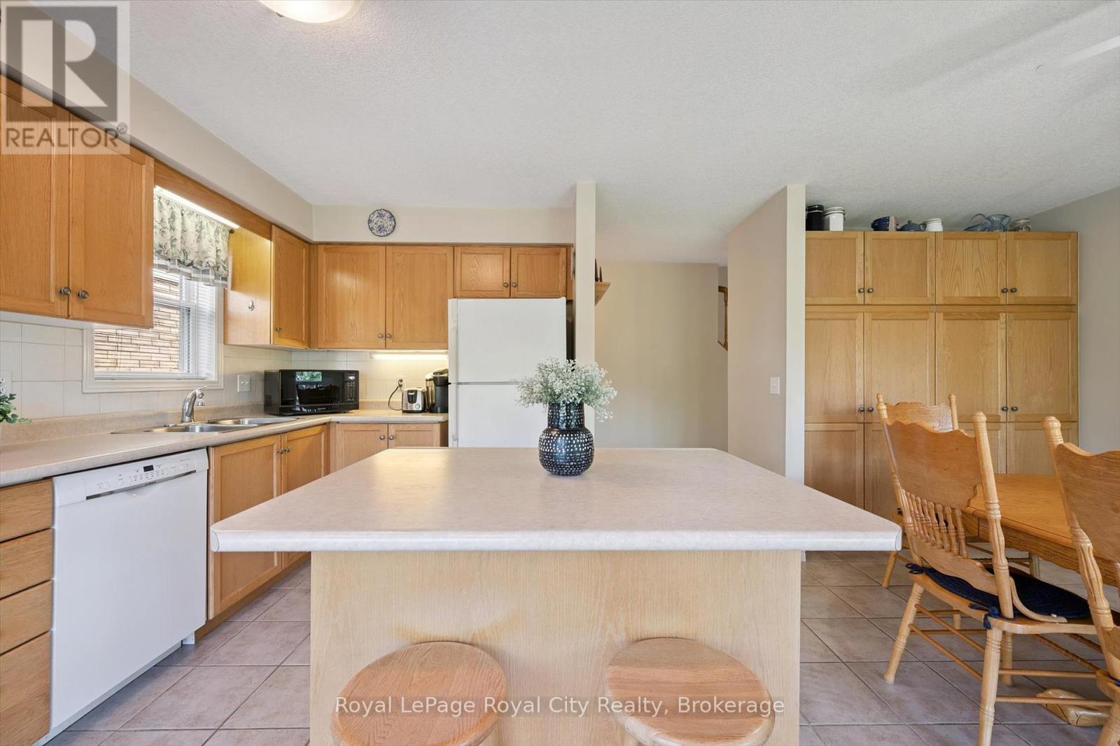 Photo 19 of 347 Starwood Drive, Guelph ON