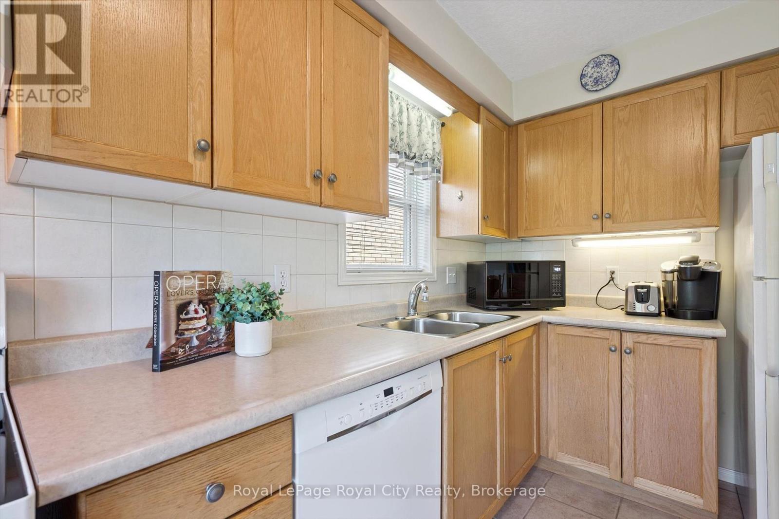 Photo 20 of 347 Starwood Drive, Guelph ON