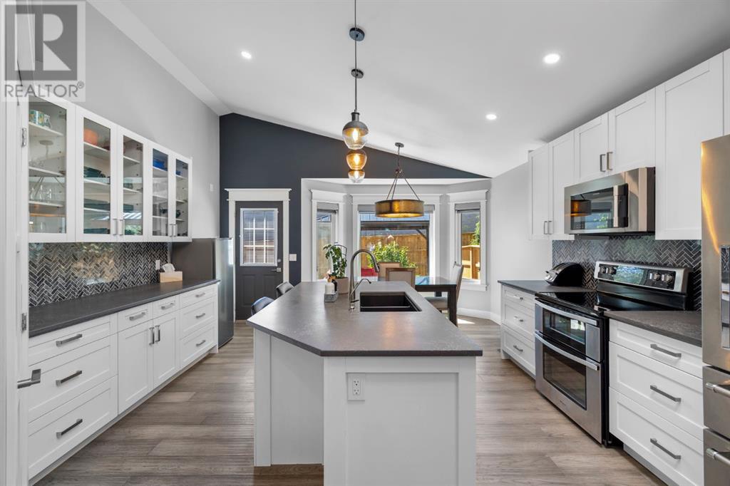 Single Family House Bungalow for Sale in  Valley Meadow Close NW Valley Ridge Calgary 