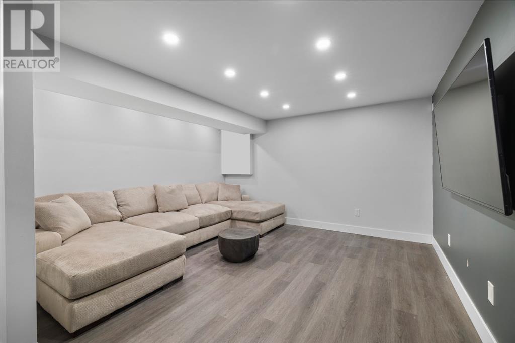 Single Family House Bungalow for Sale in  Valley Meadow Close NW Valley Ridge Calgary 