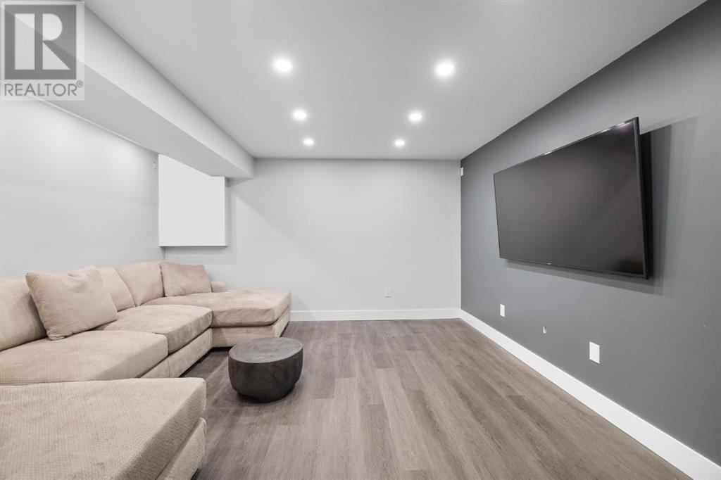 Single Family House Bungalow for Sale in  Valley Meadow Close NW Valley Ridge Calgary 