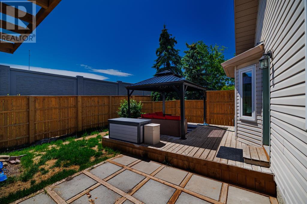 Single Family House Bungalow for Sale in  Valley Meadow Close NW Valley Ridge Calgary 
