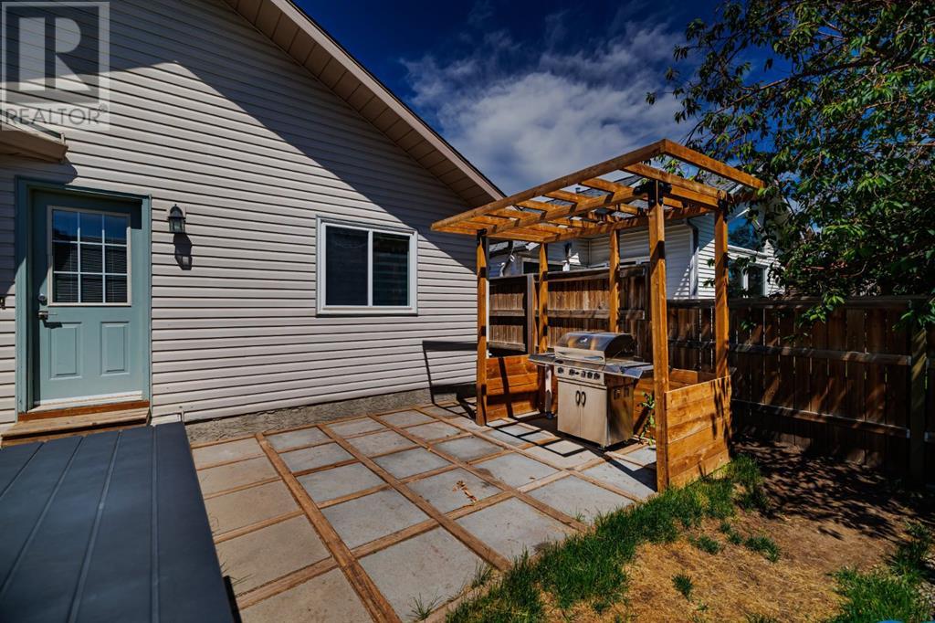 Single Family House Bungalow for Sale in  Valley Meadow Close NW Valley Ridge Calgary 