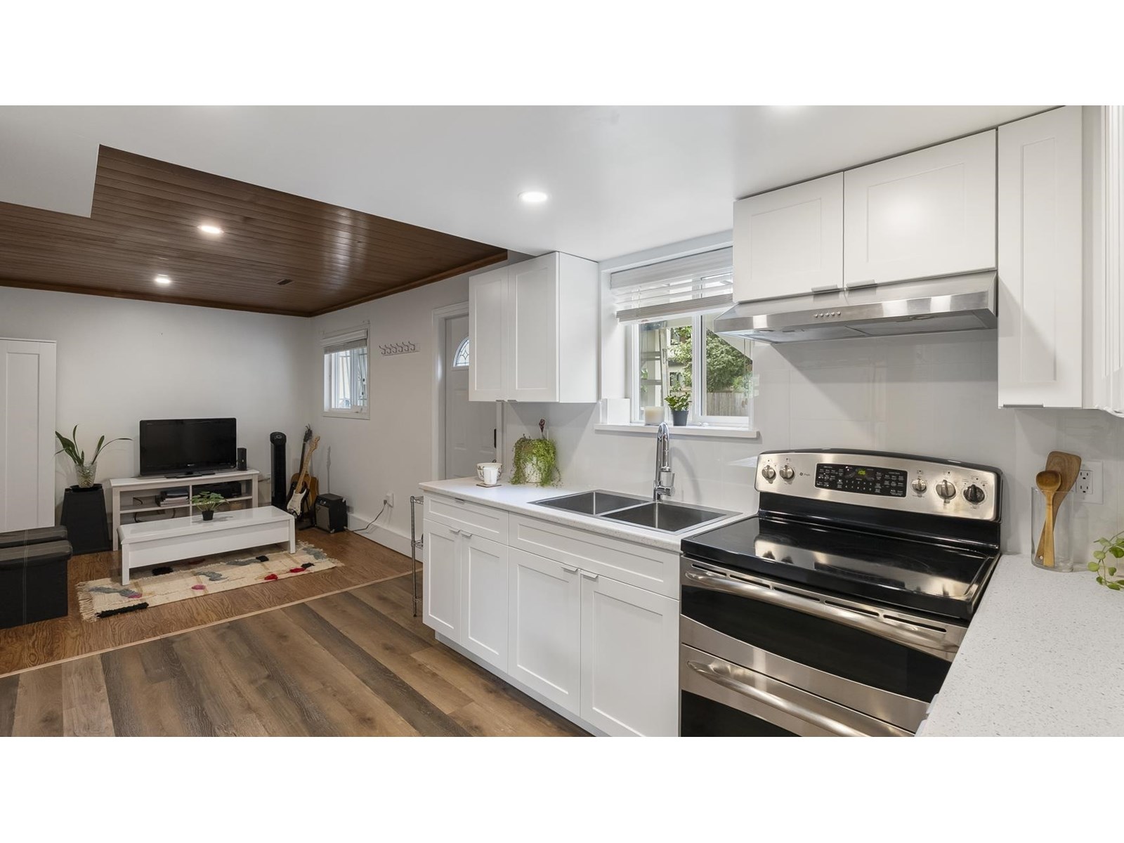 Photo 21 of 14409 Chartwell Drive, Surrey BC