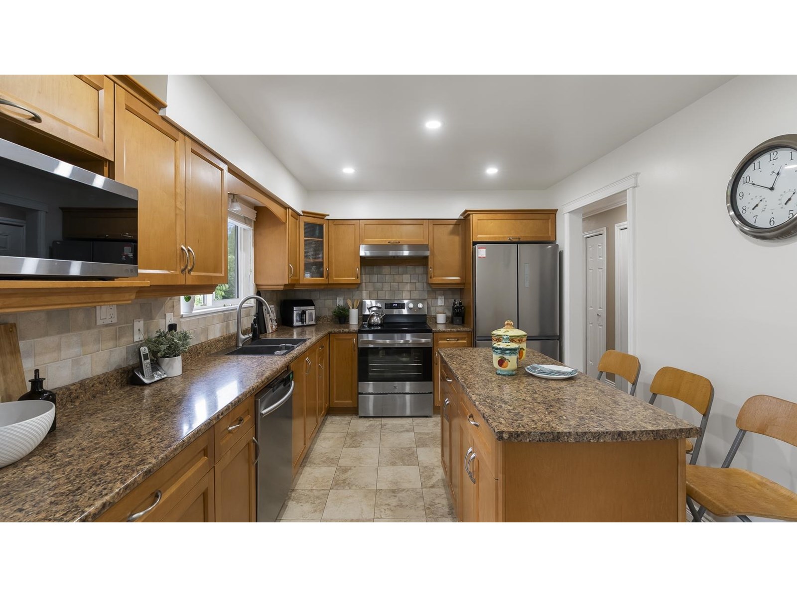 Photo 10 of 14409 Chartwell Drive, Surrey BC
