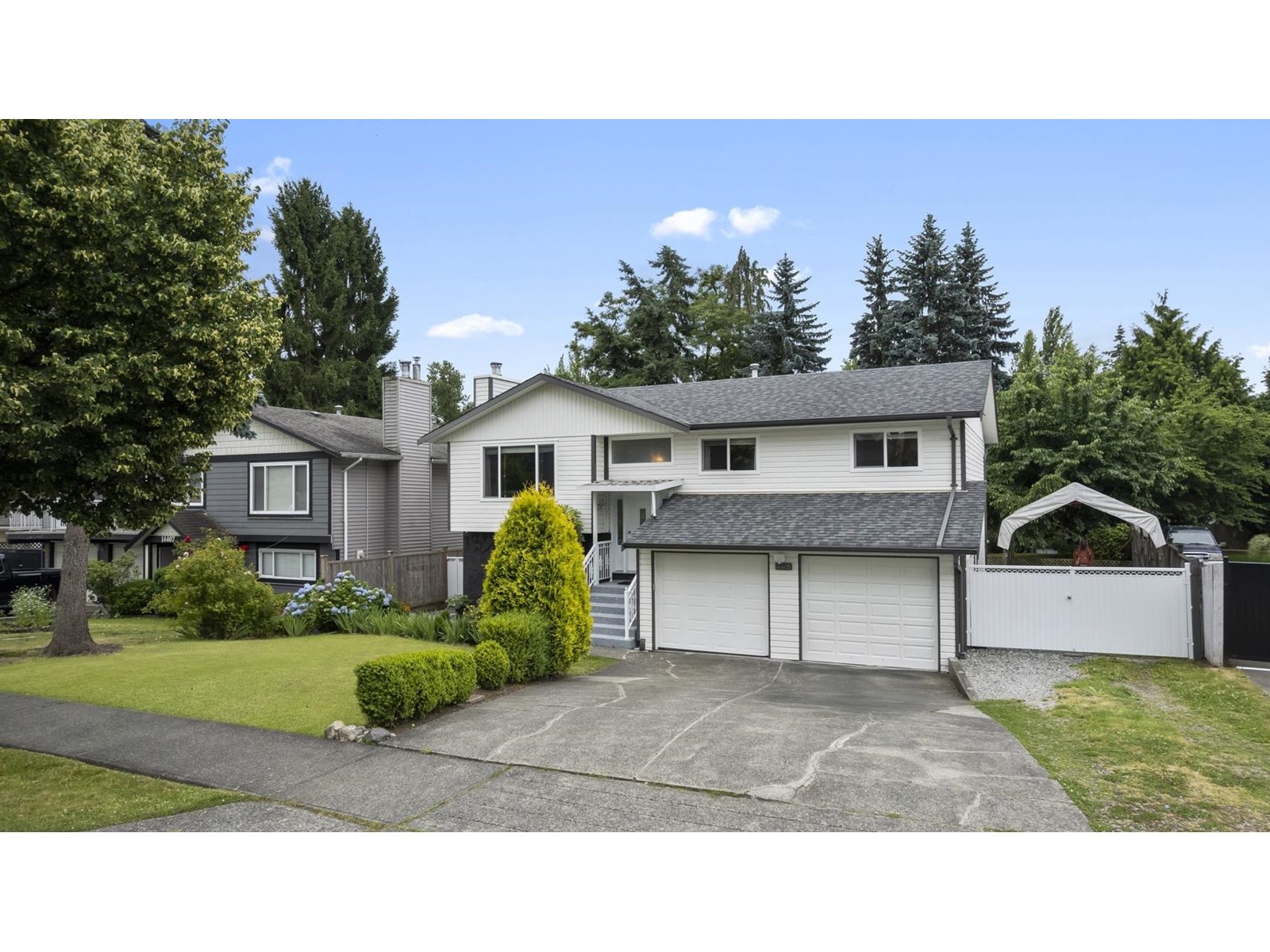 Photo 3 of 14409 Chartwell Drive, Surrey BC