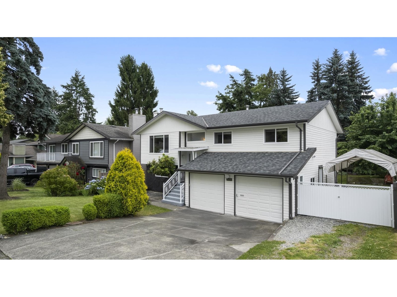 Photo 2 of 14409 Chartwell Drive, Surrey BC