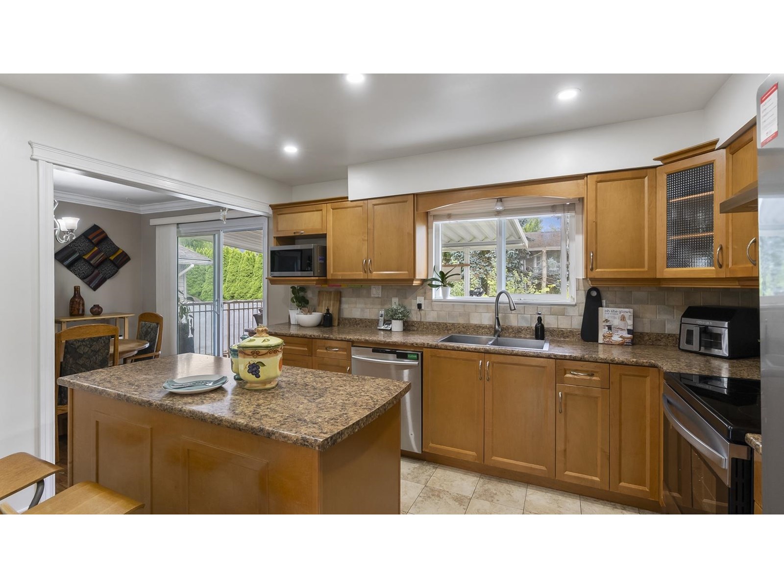 Photo 11 of 14409 Chartwell Drive, Surrey BC