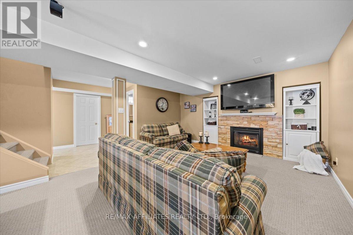 Photo 2 of 57 Insmill Crescent, Ottawa ON