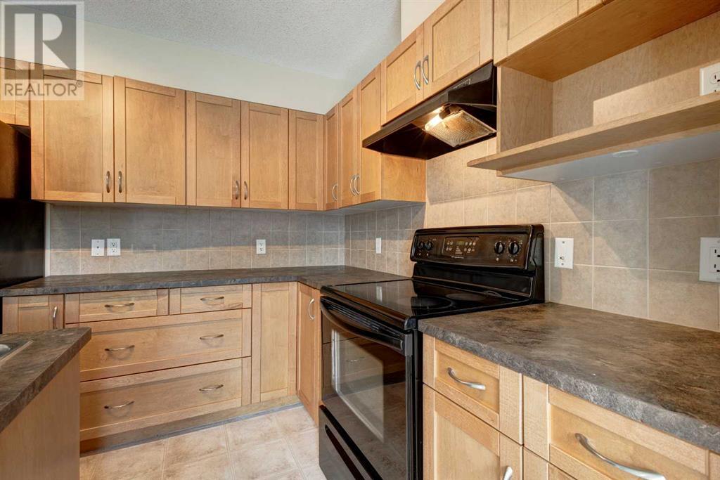 Single Family House for Sale in  Everridge Common SW Evergreen Calgary 