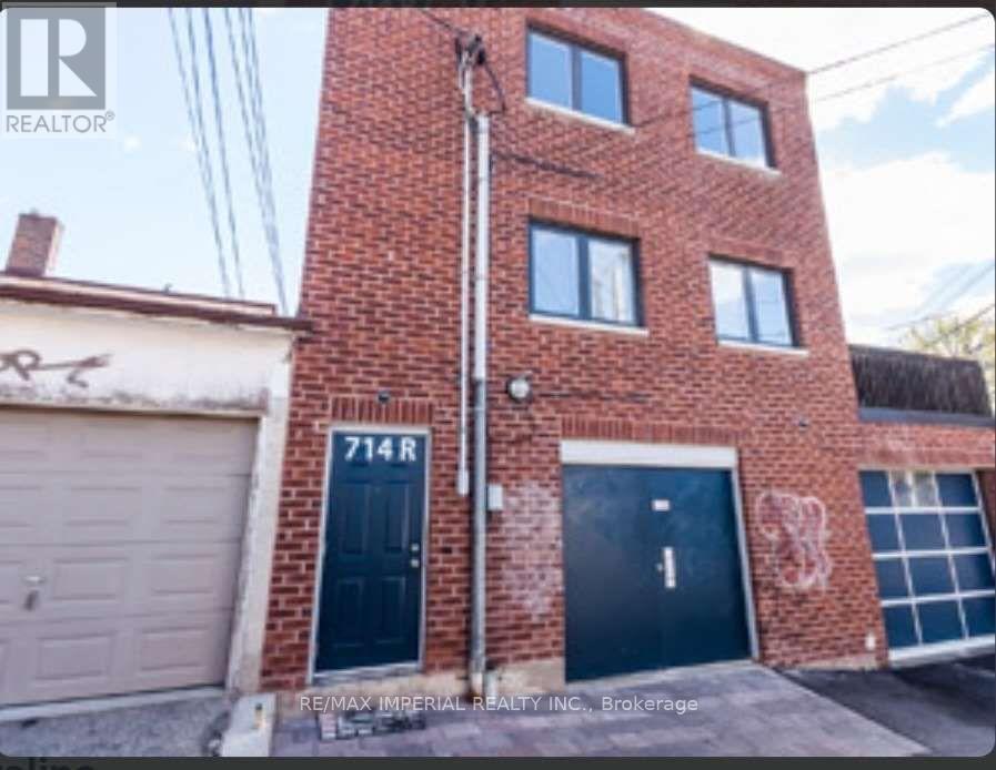 Photo 2 of 714 R Dufferin Street, Toronto ON