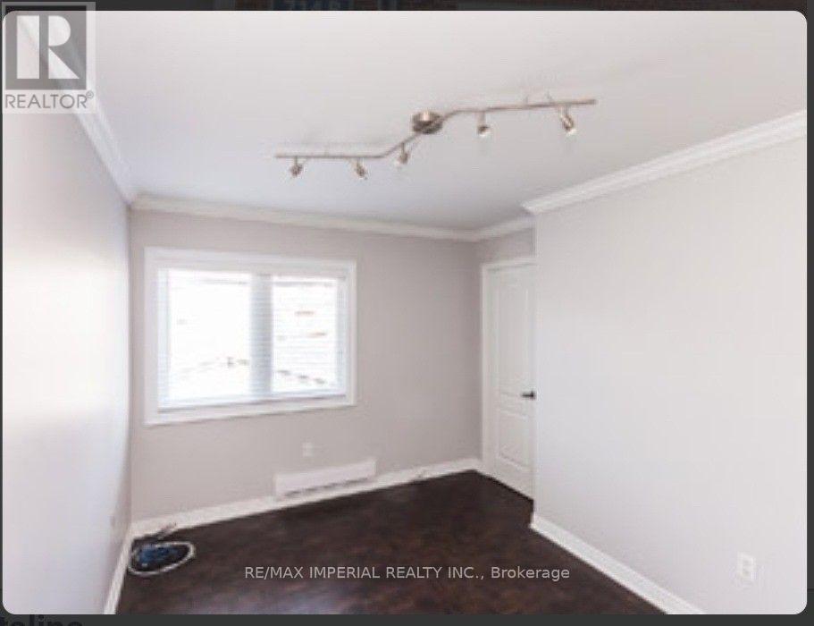 Photo 10 of 714 R Dufferin Street, Toronto ON