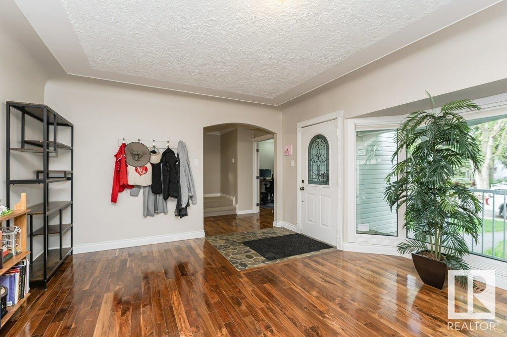 Photo 6 of 9119 117 St Nw, Edmonton AB
