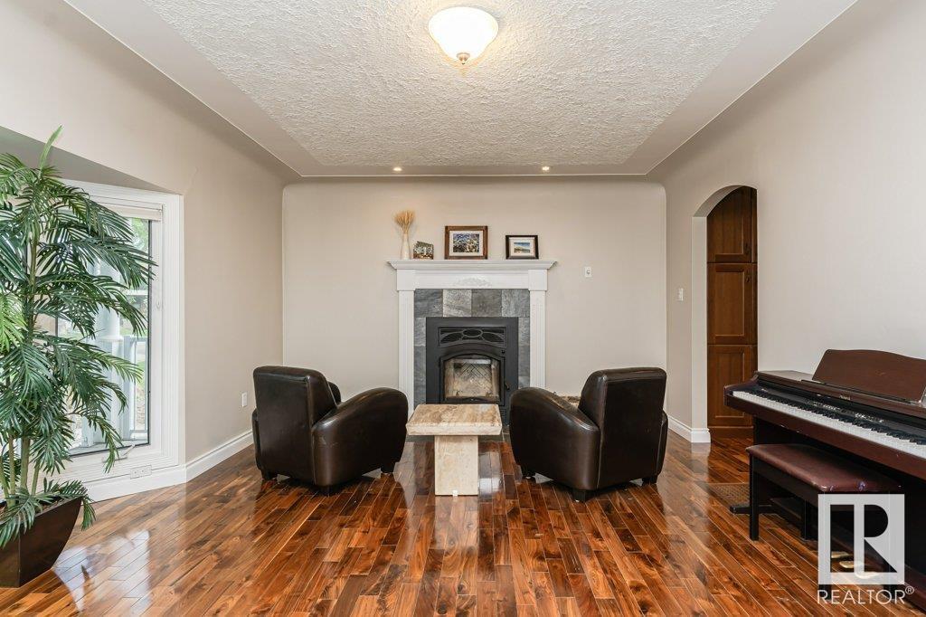 Photo 9 of 9119 117 St Nw, Edmonton AB