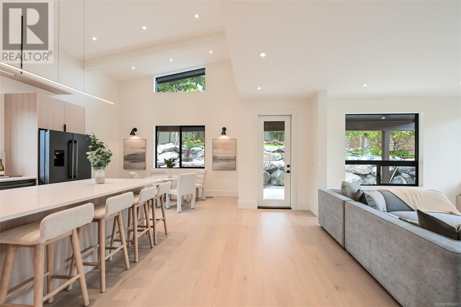  1624 Warren Gardens, Victoria