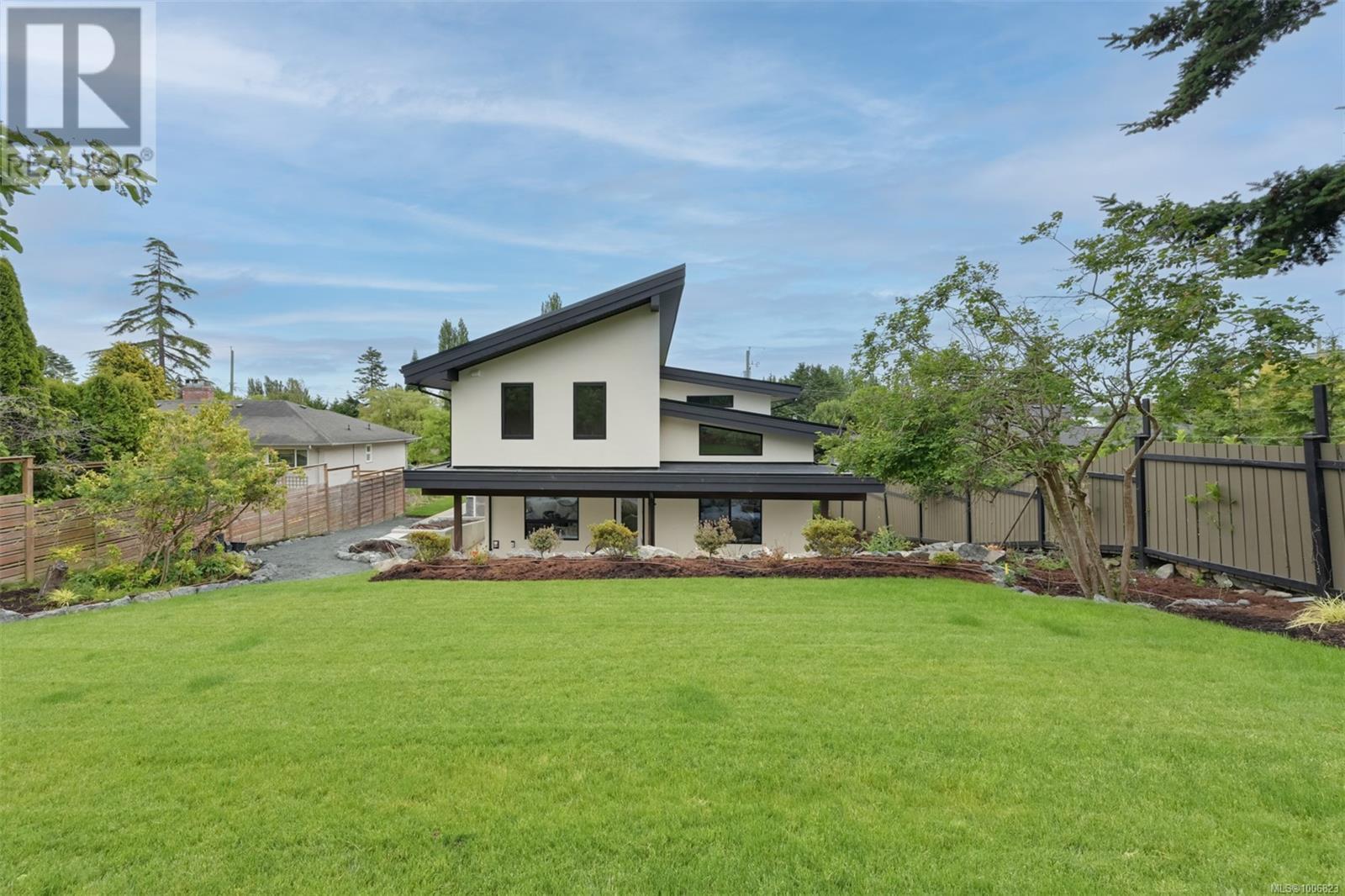  1624 Warren Gardens, Victoria