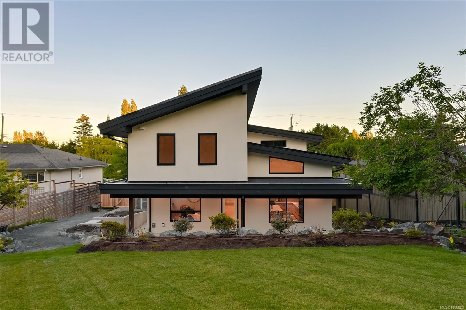  1624 Warren Gardens, Victoria