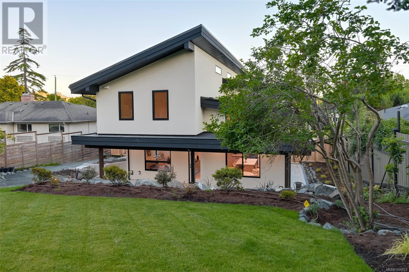  1624 Warren Gardens, Victoria