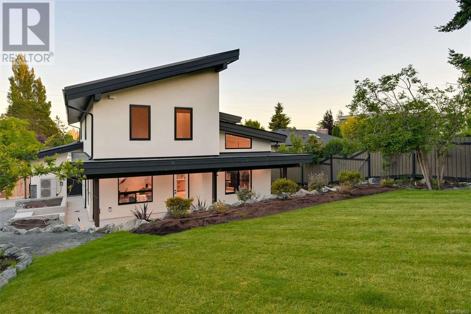  1624 Warren Gardens, Victoria