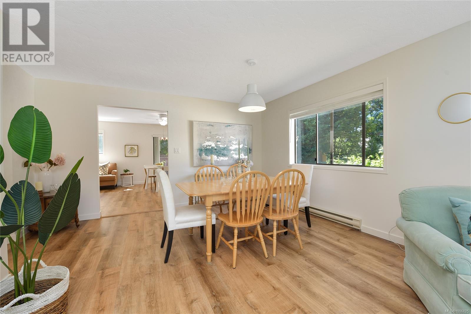 Single Family House for Sale in  Vanguard Pl Saanich 