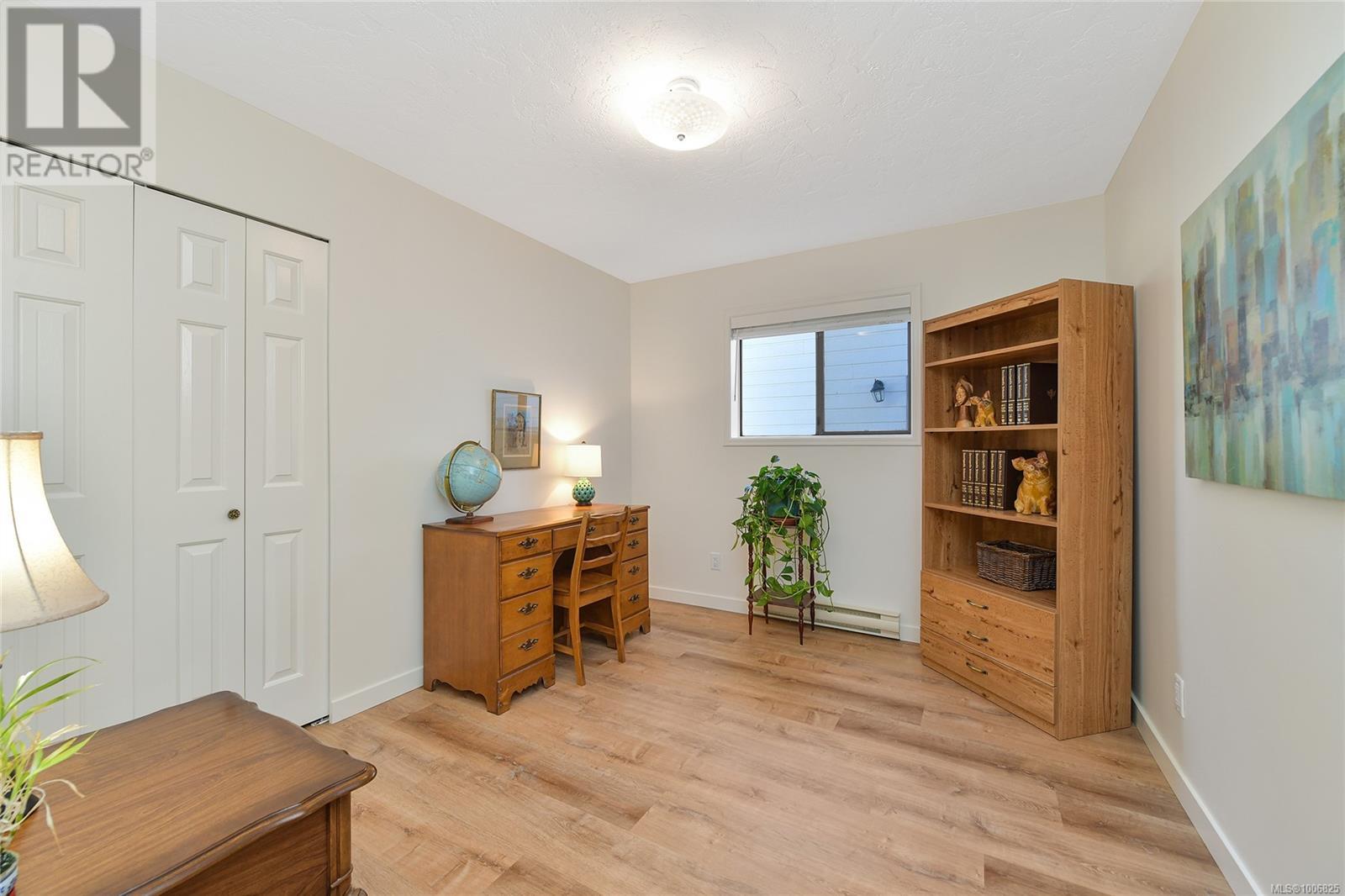 Single Family House for Sale in  Vanguard Pl Saanich 