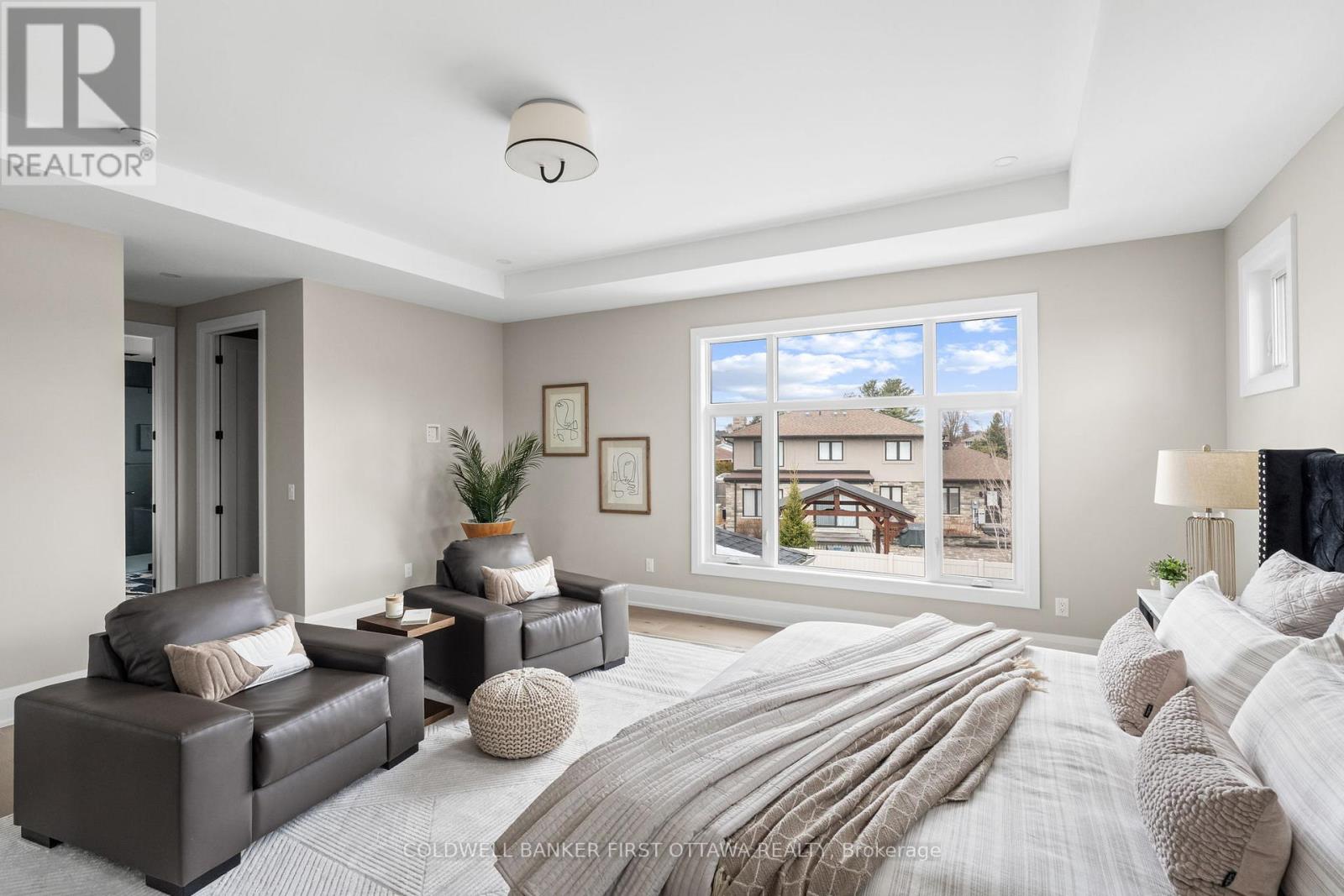 Photo 5 of 42 Parkland Crescent, Ottawa ON