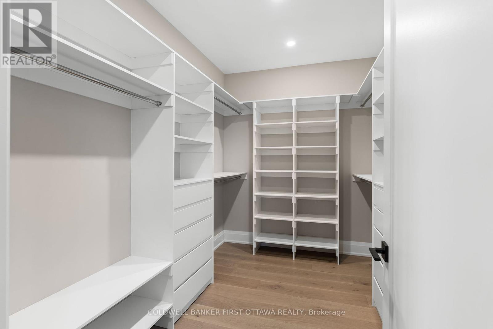 Photo 10 of 42 Parkland Crescent, Ottawa ON