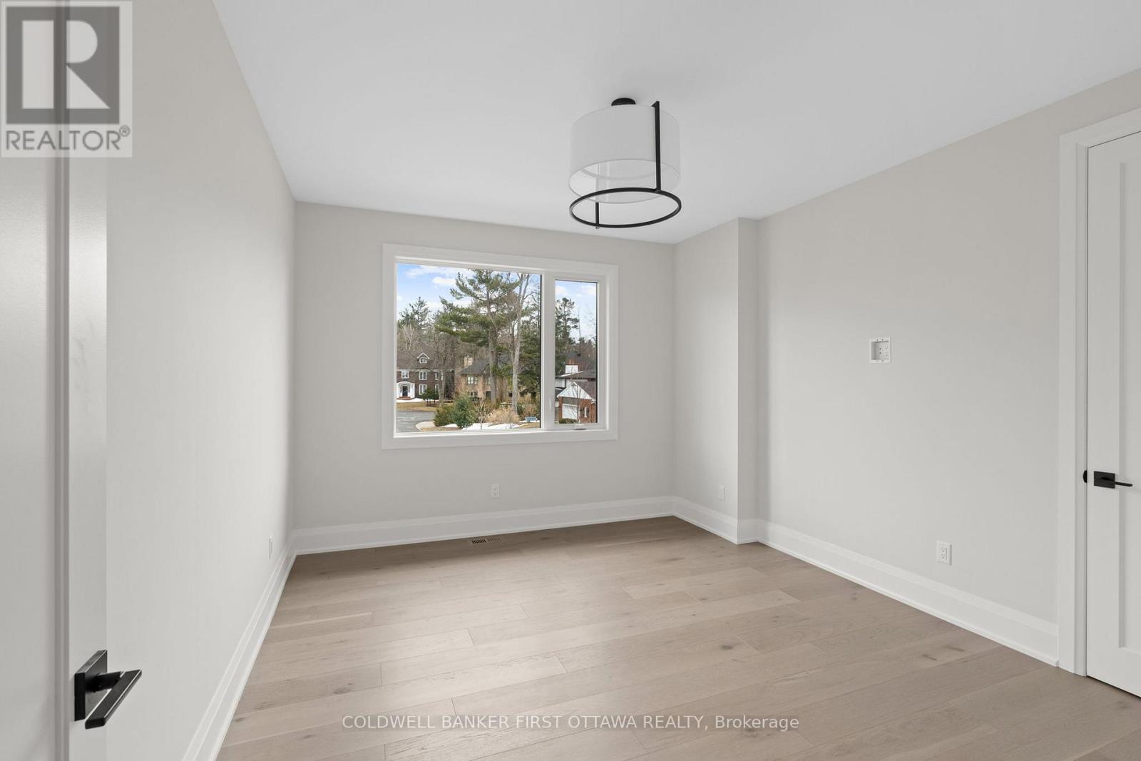 Photo 11 of 42 Parkland Crescent, Ottawa ON