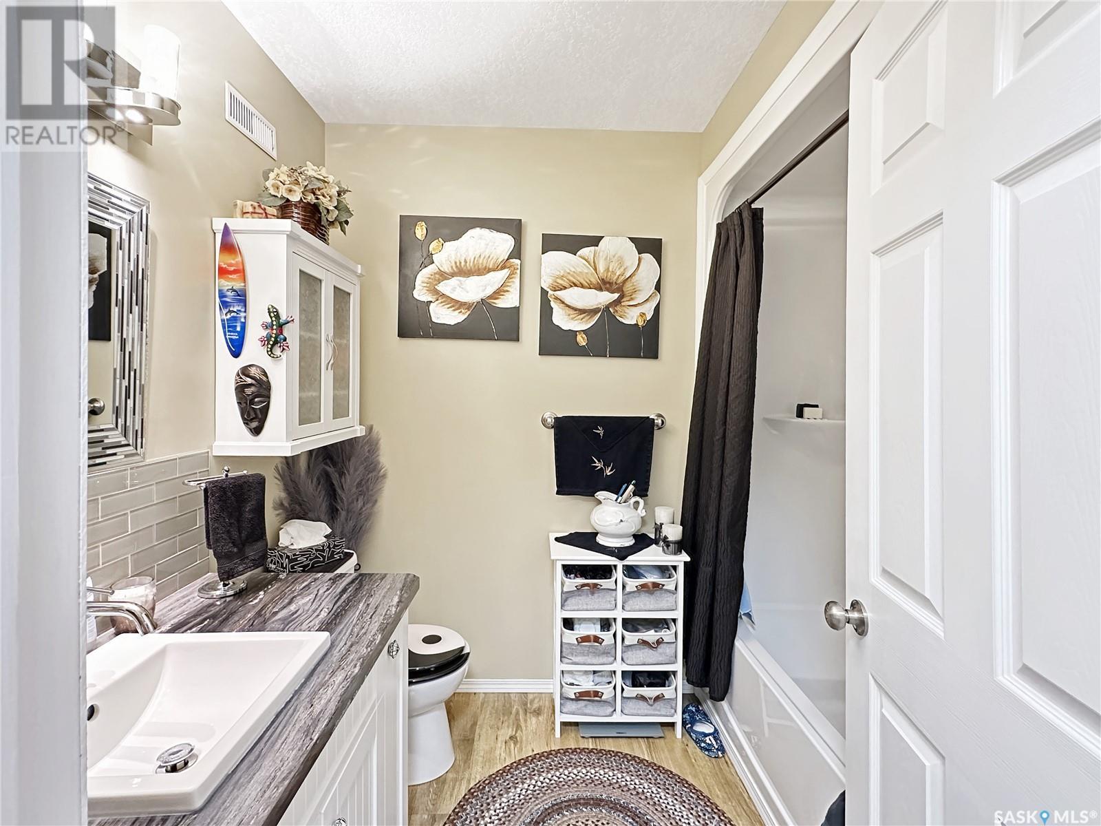 Photo 11 of 704 Eden Street, Indian Head SK
