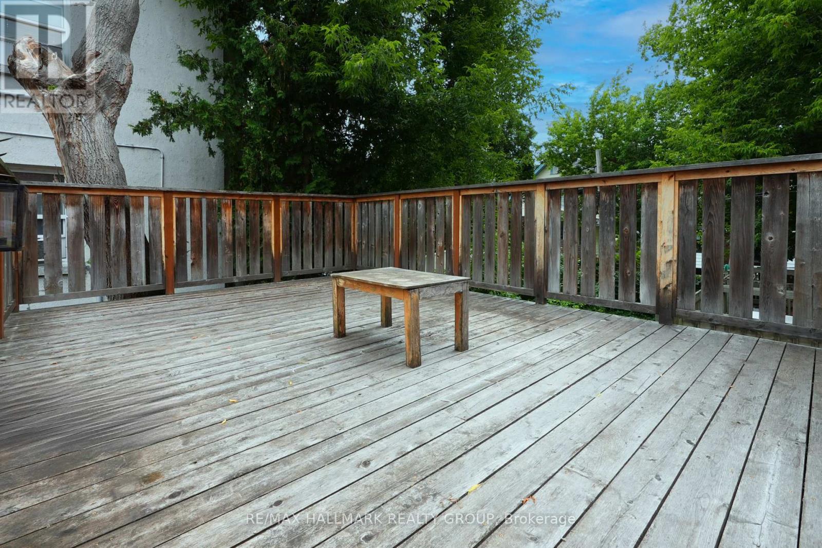 https://ddfcdn.realtor.ca/listing/TS638875751572830000/reb76/highres/0/x12270140_18.jpg