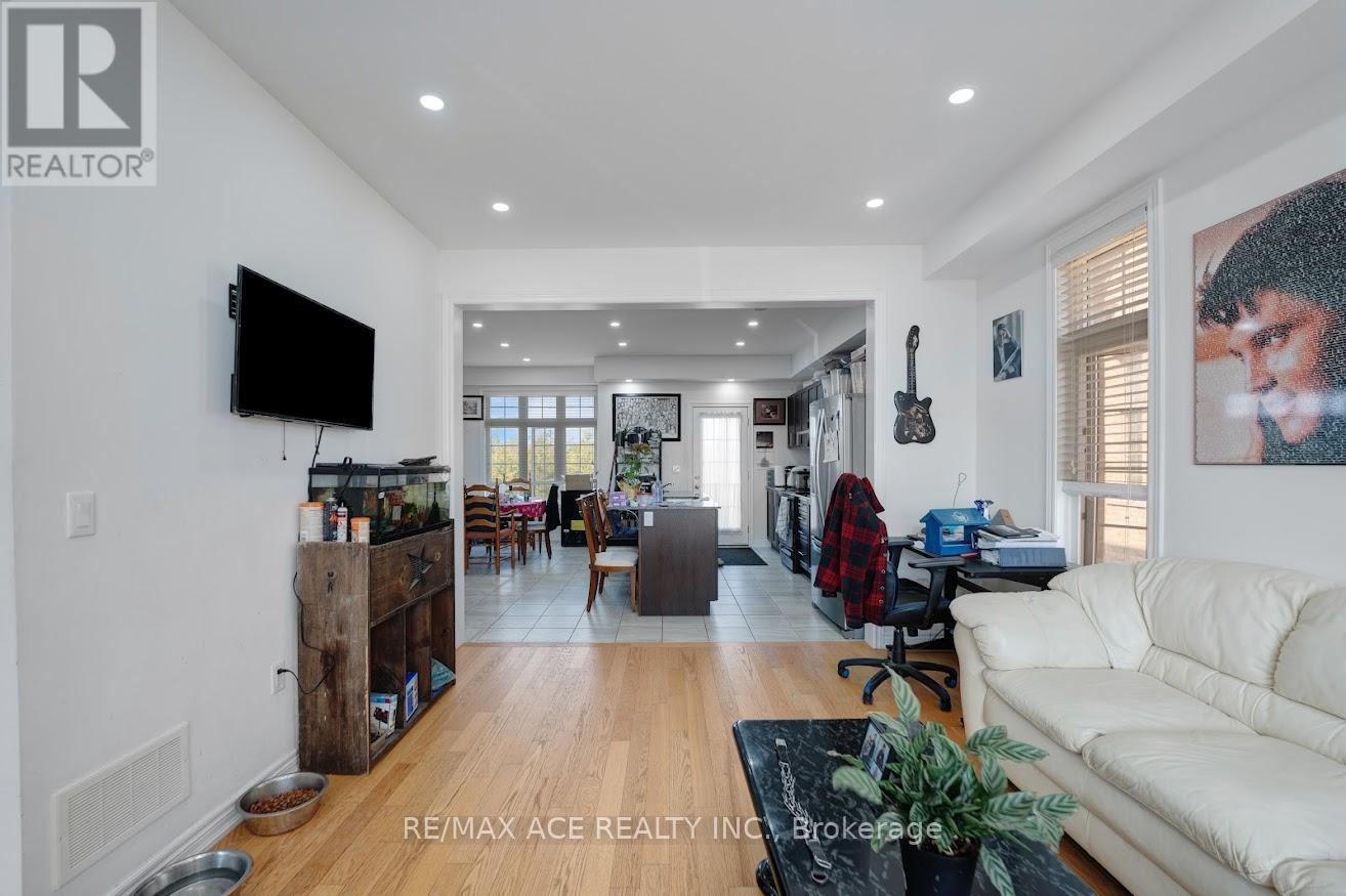 Photo 22 of 37 Summer Breeze Drive, Quinte West ON