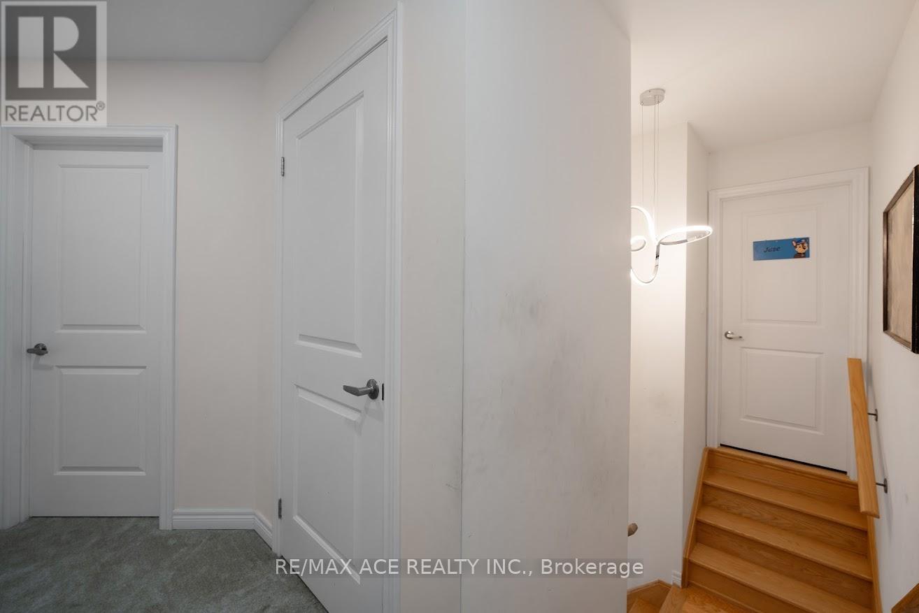 Photo 17 of 37 Summer Breeze Drive, Quinte West ON