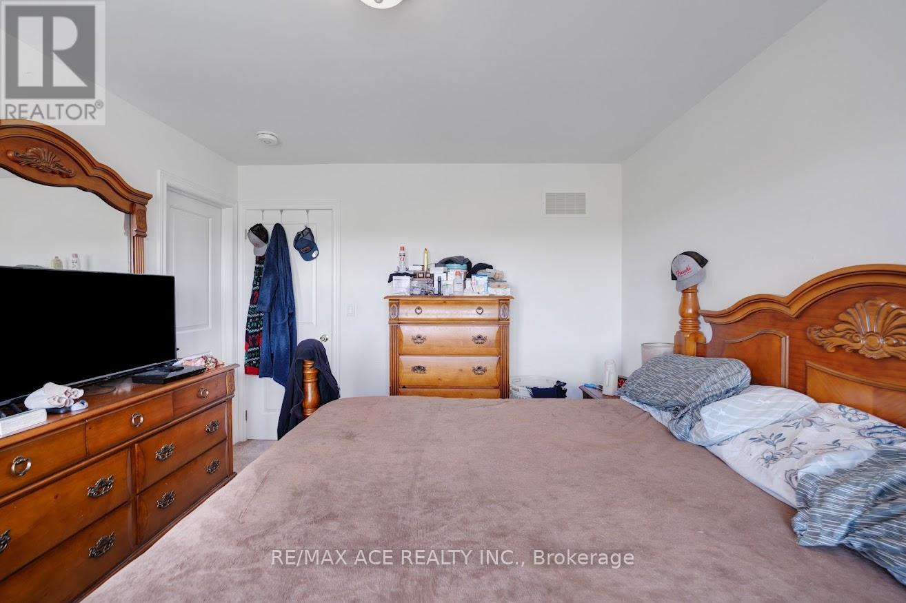 Photo 35 of 37 Summer Breeze Drive, Quinte West ON