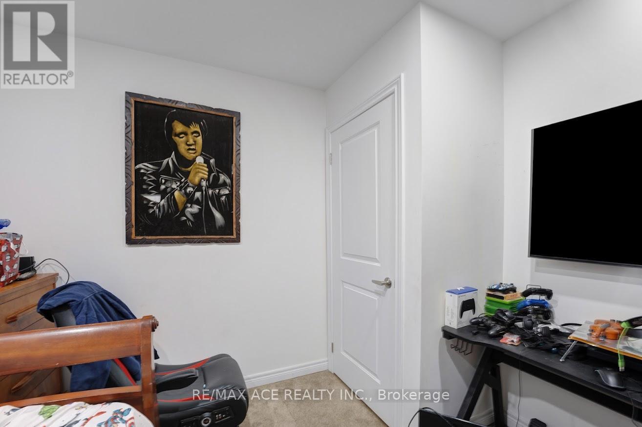 Photo 3 of 37 Summer Breeze Drive, Quinte West ON