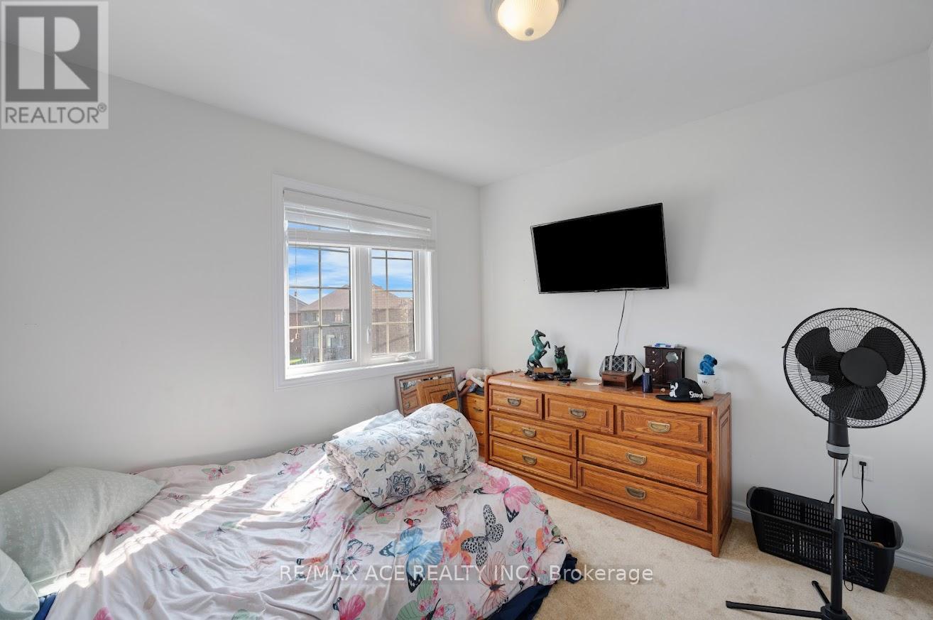 Photo 34 of 37 Summer Breeze Drive, Quinte West ON