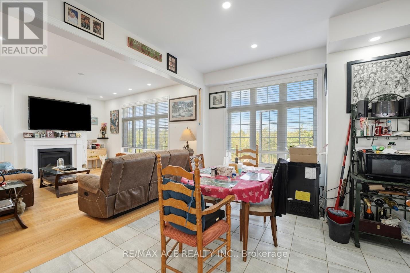 Photo 27 of 37 Summer Breeze Drive, Quinte West ON