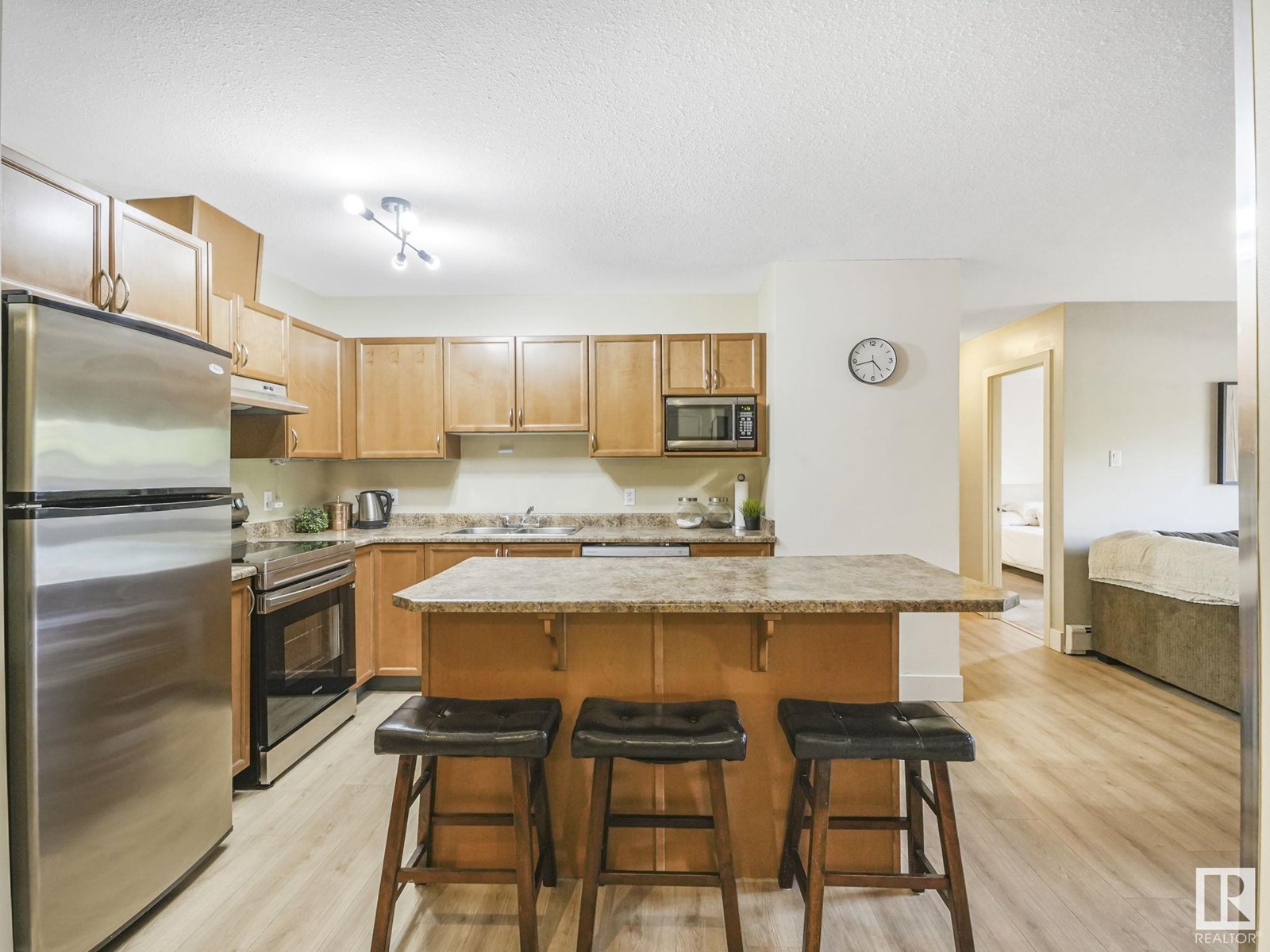 Photo 4 of 102 9715 110 St Nw, Edmonton AB