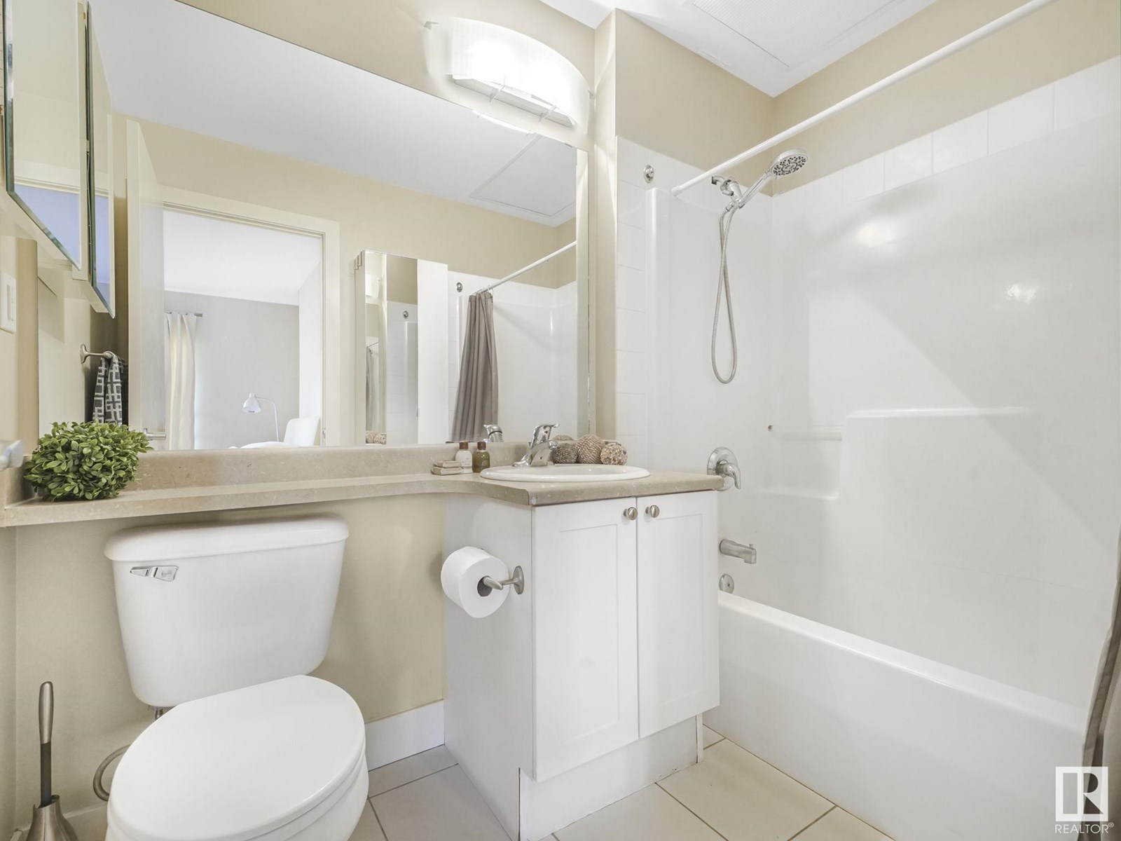 Photo 18 of 102 9715 110 St Nw, Edmonton AB