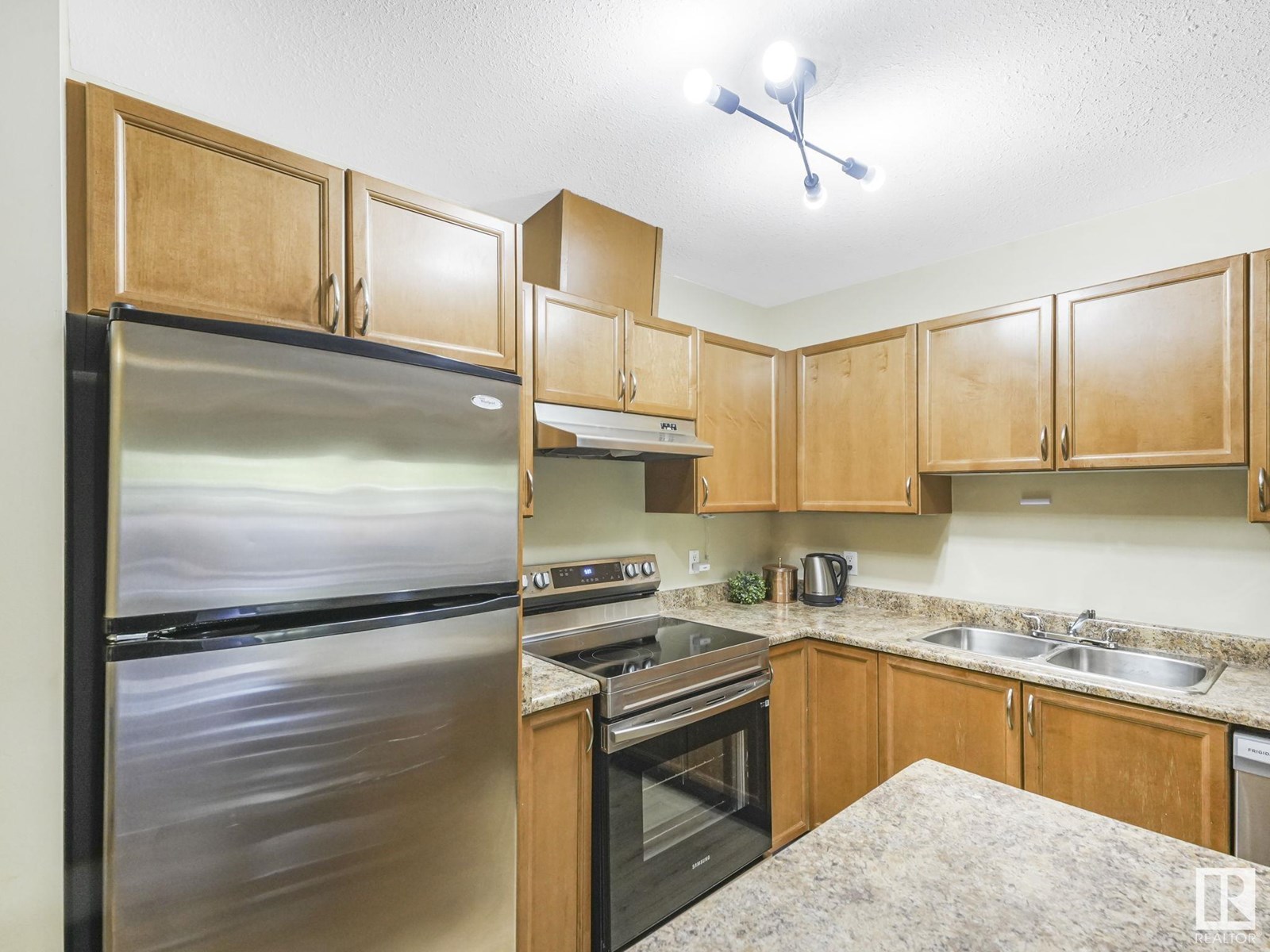 Photo 5 of 102 9715 110 St Nw, Edmonton AB