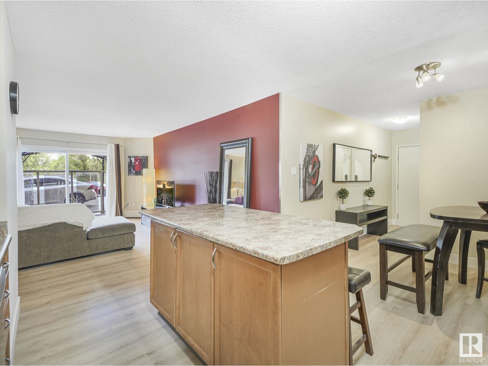 Photo 7 of 102 9715 110 St Nw, Edmonton AB